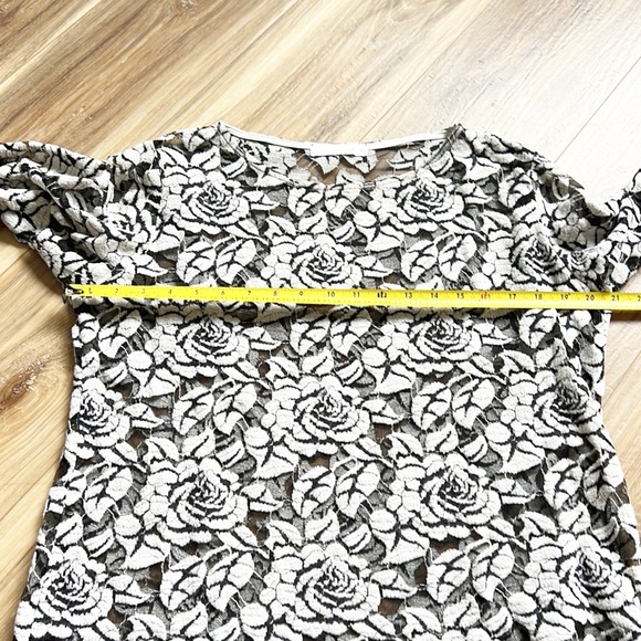 Cut Loose Lace Floral Blouse - Picture 4 of 14